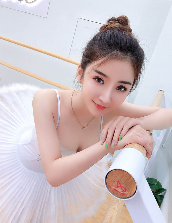 曼谷外围女大学生